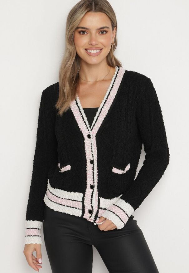 Born2be - Czarny Krótki Rozpinany Kardigan z Wiskozą Paskami i Ozdobnymi Guzikami Lialana. Kolor: czarny. Materiał: wiskoza. Długość: krótkie. Wzór: aplikacja. Styl: klasyczny, elegancki