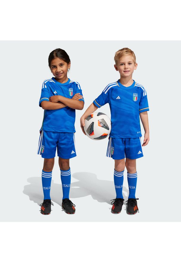 Adidas - Italy 23 Home Mini Kit. Kolor: niebieski. Materiał: materiał. Sport: piłka nożna
