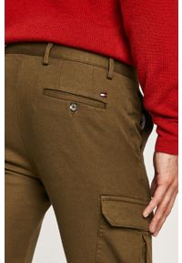 TOMMY HILFIGER - Tommy Hilfiger - Spodnie. Kolor: oliwkowy. Materiał: tkanina, bawełna, elastan. Wzór: gładki #4