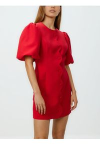 Reserved - Sukienka z bufiastymi rękawami - czerwony. Kolor: czerwony. Materiał: tkanina, wiskoza #1