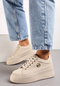 Renee - Jasnobeżowe Sneakersy na Jednolitej Platformie z Niewielką Aplikacją Tavea. Kolor: beżowy. Materiał: jeans. Wzór: jednolity, aplikacja. Obcas: na platformie #3
