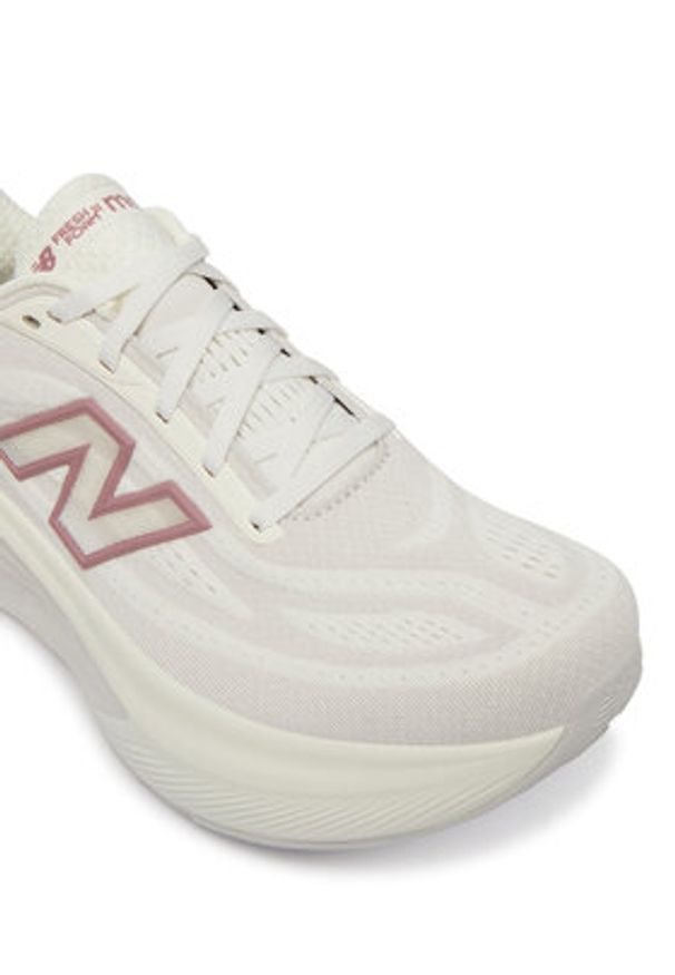 New Balance Buty do biegania More V6 WMOR3YI Biały. Kolor: biały. Materiał: materiał