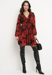 Born2be - Czarno-Czerwona Rozkloszowana Sukienka w Róże z Bufiastymi Rękawami i Marszczeniem w Talii Senarielle. Okazja: na co dzień, na imprezę. Kolor: czarny. Materiał: skóra. Sezon: wiosna. Styl: casual, elegancki #4