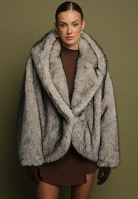 Born2be - Szara Kurtka Futerko o Kroju Oversize z Kapturem Nalienta. Okazja: na co dzień. Typ kołnierza: kaptur. Kolor: szary, biały. Materiał: futro. Styl: casual, elegancki #3