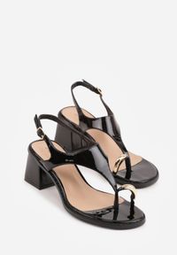 Born2be - Czarne Sandały Japonki na Słupku z Biżuteryjną Ozdobą Uhryss. Kolor: czarny. Materiał: len. Wzór: aplikacja. Sezon: lato. Obcas: na słupku. Styl: elegancki, klasyczny. Wysokość obcasa: średni #3