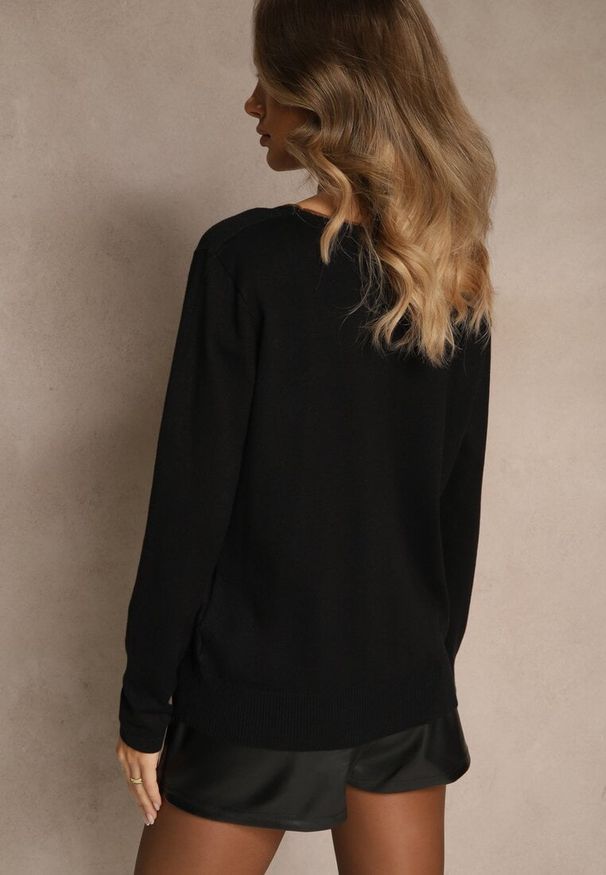 Renee - Czarny Sweter z Cyrkoniowymi Sercami Unorevia. Kolor: czarny. Materiał: jeans