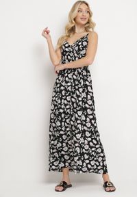 Born2be - Czarna Sukienka Bawełniana Rozkloszowana w Kwiatowy Print na Regulowanych Ramiączkach Rosapia. Typ kołnierza: dekolt w kształcie V. Kolor: czarny. Materiał: bawełna. Długość rękawa: na ramiączkach. Wzór: kwiaty, nadruk. Typ sukienki: rozkloszowane #7