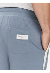 TOMMY HILFIGER - Tommy Hilfiger Szorty sportowe UM0UM03008 Niebieski Regular Fit. Kolor: niebieski. Materiał: bawełna. Styl: sportowy #5