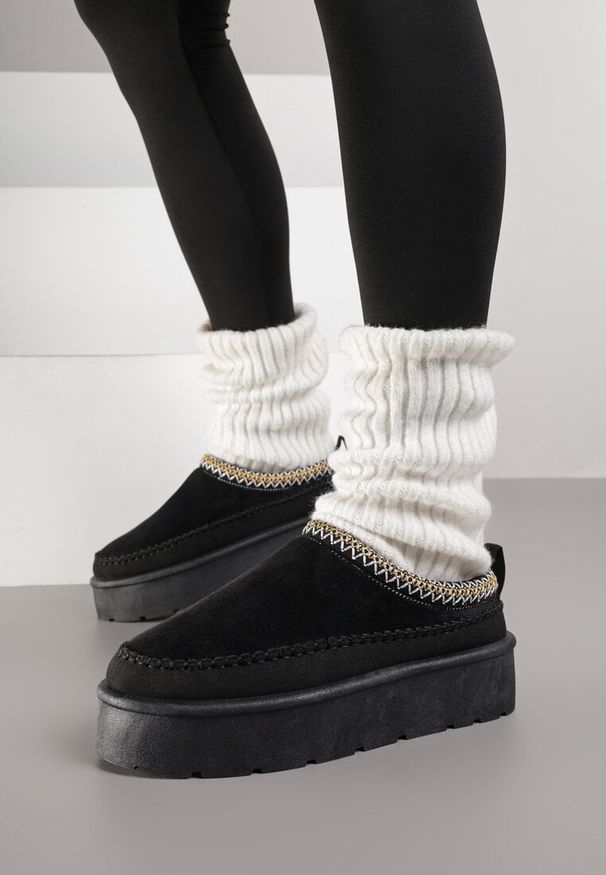 Born2be - Czarne Śniegowce Ocieplone na Platformie z Ozdobnym Wyszywaniem Reitenna. Okazja: na co dzień. Kolor: czarny. Materiał: jeans. Obcas: na platformie. Styl: elegancki, casual, klasyczny