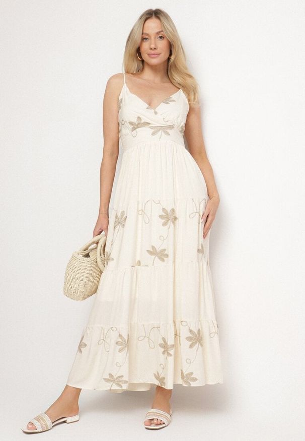 Born2be - Jasnobeżowa Sukienka Wiskozowa na Ramiączkach Ozdobiona Haftem Telanelis. Typ kołnierza: dekolt w kształcie V. Kolor: beżowy. Materiał: wiskoza. Długość rękawa: na ramiączkach. Wzór: aplikacja, haft