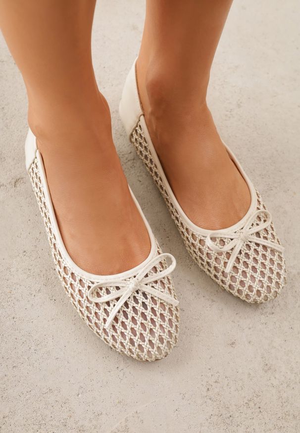 Renee - Jasnobeżowe Balerinki z Siateczkową Cholewką z Plecionką Zdobione Kokardką Harelaya. Okazja: na spacer. Kolor: beżowy. Materiał: jeans. Szerokość cholewki: normalna. Wzór: aplikacja. Sezon: lato. Obcas: na płaskiej podeszwie. Styl: boho, elegancki