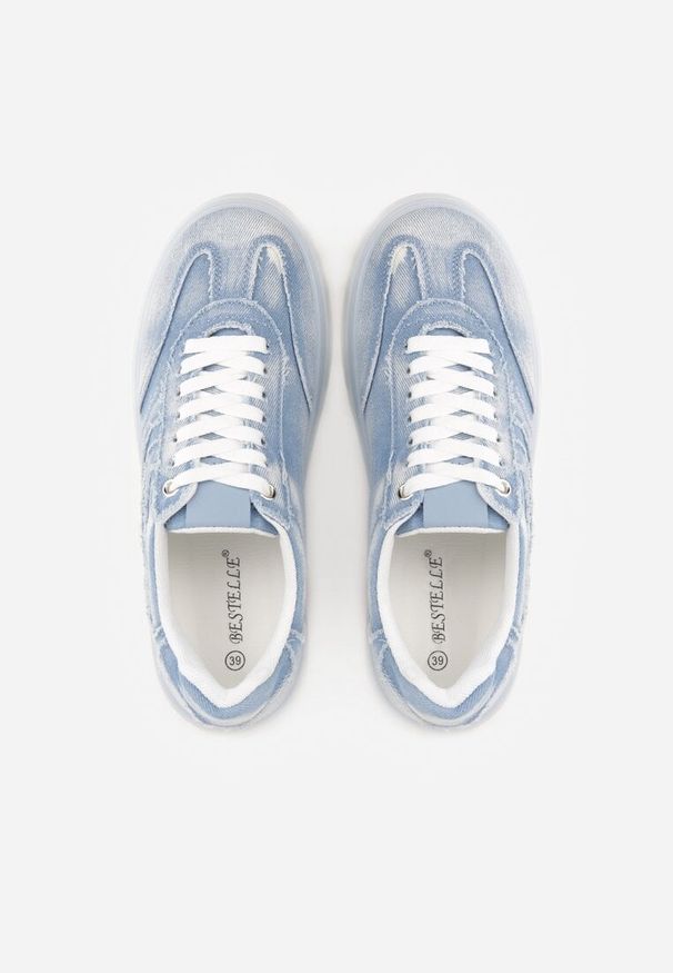 Renee - Niebieskie Sneakersy na Platformie z Denimu Nanore. Okazja: na co dzień. Kolor: niebieski. Materiał: denim. Obcas: na platformie