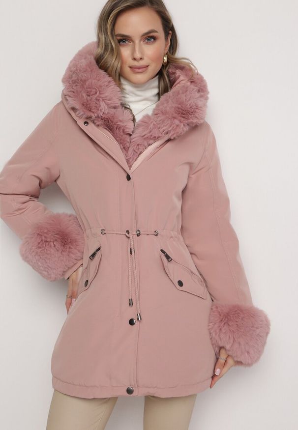 Born2be - Różowa Kurtka Parka z Futerkiem i Ściągaczem Hegade. Kolor: różowy. Materiał: futro. Wzór: aplikacja