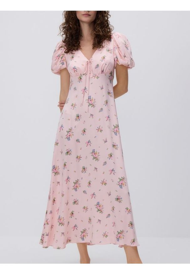 Reserved - Sukienka w kwiaty - pastelowy róż. Kolor: różowy. Materiał: tkanina, wiskoza. Wzór: kwiaty. Typ sukienki: proste