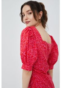 Vero Moda sukienka bawełniana kolor czerwony mini dopasowana. Typ kołnierza: dekolt w karo. Kolor: czerwony. Materiał: bawełna. Typ sukienki: dopasowane. Długość: mini #3