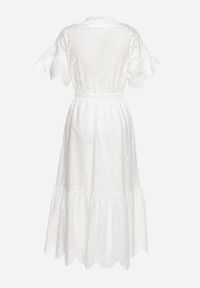 Born2be - Biała Haftowana Sukienka z Bawełny z Guzikami i Gumką w Talii Melliara. Okazja: na spacer, na imprezę. Typ kołnierza: dekolt w kształcie V. Kolor: biały. Materiał: bawełna. Długość rękawa: krótki rękaw. Wzór: haft. Sezon: lato. Styl: klasyczny, boho #5