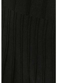 Guess sukienka kolor czarny mini rozkloszowana. Kolor: czarny. Materiał: materiał, dzianina, wiskoza. Długość rękawa: krótki rękaw. Wzór: gładki. Typ sukienki: rozkloszowane. Długość: mini #5