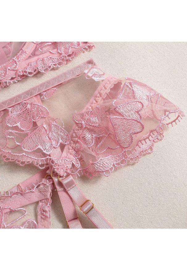 Intica - Komplet bielizny koronkowej z haftem na romantyczne wieczory Cristen. Kolor: fioletowy. Materiał: koronka. Wzór: haft