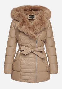Born2be - Ciemnobeżowa Pikowana Kurtka z Kapturem Futerkiem i Paskiem Greleti. Okazja: na spacer. Typ kołnierza: kaptur. Kolor: beżowy. Materiał: futro. Styl: elegancki #2