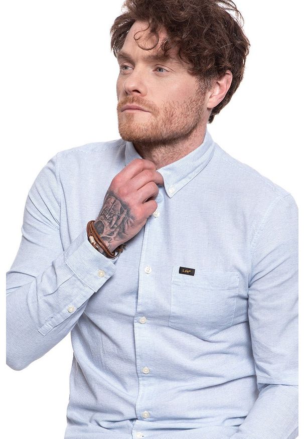 Lee - KOSZULA LEE SLIM BUTTON DOWN SUMMER BLUE L66XDDNJ. Typ kołnierza: button down. Kolor: niebieski. Materiał: materiał