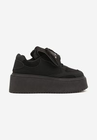 Renee - Czarne Sneakersy Ozdobione Kokardą i Wywiniętym Językiem Ivalione. Okazja: na co dzień. Kolor: czarny. Materiał: jeans. Wzór: aplikacja #3