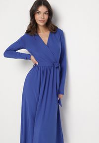 Born2be - Niebieska Sukienka Kopertowa z Wiskozą Wiązana w Talii Drestalia. Okazja: na co dzień. Typ kołnierza: dekolt w kształcie V. Kolor: niebieski. Materiał: wiskoza. Długość rękawa: długi rękaw. Typ sukienki: kopertowe. Styl: casual, klasyczny #4
