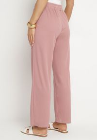 Born2be - Różowe Spodnie Dresowe z Gumką w Pasie i Szeroką Nogawką Mironia. Okazja: na co dzień. Kolor: różowy. Materiał: dresówka. Styl: elegancki, casual