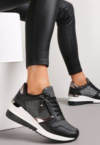 Renee - Czarne Sneakersy na Koturnie z Ozdobnym Zamkiem i Metalicznymi Wstawkami Jaylynn. Zapięcie: zamek. Kolor: czarny. Sezon: wiosna, jesień. Obcas: na koturnie #1