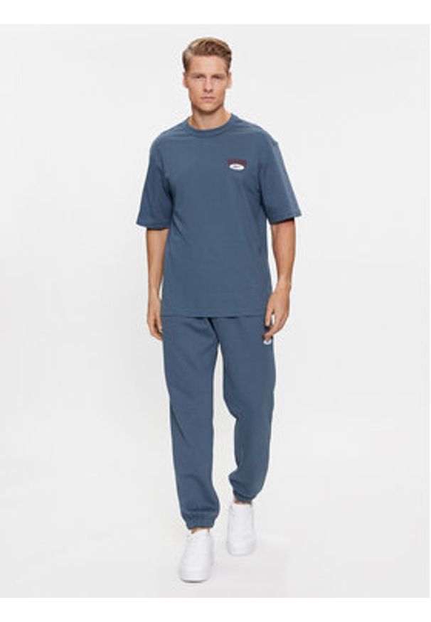 Reebok T-Shirt Archive Essentials IM1523 Niebieski Regular Fit. Kolor: niebieski. Materiał: bawełna