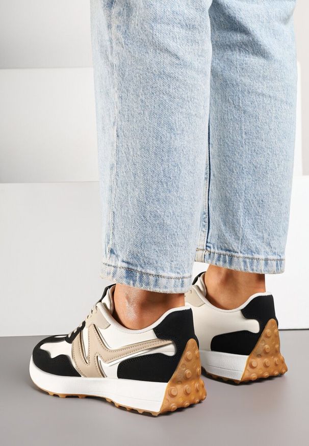 Renee - Czarno-Beżowe Sneakersy z Geometrycznym Wzorem Jenaviella. Nosek buta: okrągły. Zapięcie: sznurówki. Kolor: czarny. Wzór: geometria. Obcas: na obcasie. Wysokość obcasa: niski