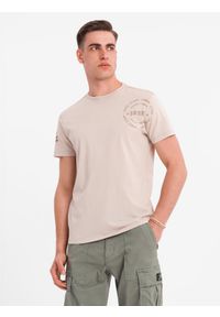 Ombre Clothing - Męska bawełniana koszulka z nadrukiem w militarnym stylu – beżowa V1 - Rozmiar: L. Okazja: na co dzień. Kolor: beżowy. Materiał: bawełna. Wzór: moro, nadruk. Styl: militarny #8