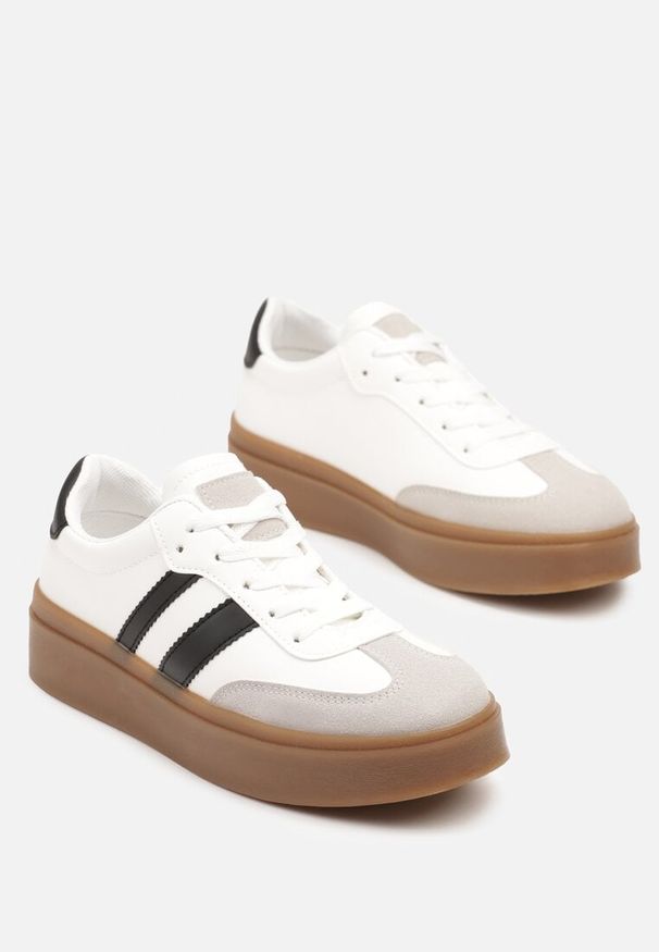 Born2be - Biało-Czarne Sneakersy w Stylu Tenisówek z Geometrycznym Wzorem Avelresil. Okazja: na co dzień. Kolor: biały. Materiał: jeans. Wzór: geometria