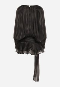 Born2be - Czarna Sukienka o Bufiastym Kroju z Falbanami Trenem i Wiązaniem Lunalina. Kolor: czarny. Styl: klasyczny, elegancki #4