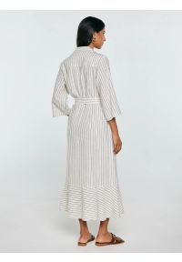 Big-Star - Sukienka damska midi koszulowa w prążek perłowa Kemesi 103. Okazja: na co dzień, do pracy. Typ kołnierza: kołnierzyk klasyczny. Kolor: kremowy. Wzór: prążki. Typ sukienki: koszulowe. Materiał: tkanina, len. Długość rękawa: krótki rękaw. Sezon: lato. Styl: casual, klasyczny, elegancki. Długość: midi #3