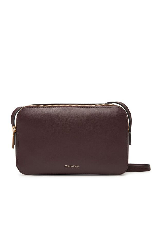 Calvin Klein Torebka Foil Logo Elongated Camera Bag LV04F3276G Bordowy. Kolor: czerwony. Materiał: skórzane