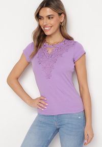Born2be - Fioletowy Bawełniany T-shirt z Koronkową Wstawką Thinara. Kolor: fioletowy. Materiał: bawełna, koronka #2