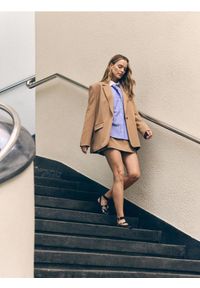 Reserved - Spódnico-szorty z klamrą - beżowy. Kolor: beżowy. Materiał: tkanina, wiskoza #1