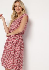 Born2be - Czerwona Rozkloszowana Sukienka z Gumką w Pasie i Krótkim Rękawem Solemia. Okazja: na co dzień. Kolor: czerwony. Długość rękawa: krótki rękaw. Typ sukienki: proste. Styl: casual #5