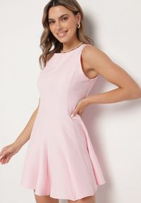 Born2be - Różowa Rozkloszowana Sukienka Ozdobiona Przeszyciami Evinini. Kolor: różowy. Wzór: aplikacja. Styl: klasyczny, elegancki
