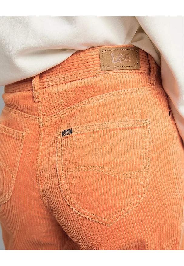 Lee - DAMSKIE SPODNIE SZTRUKSOWE LEE WIDE LEG LONG SANDY PEACH L31ZQU42 112139900. Materiał: sztruks