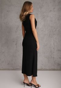 Renee - Czarna Sukienka VICES z Metaliczną Ozdobą na Ramieniu Coraena. Okazja: na randkę. Kolor: czarny. Wzór: aplikacja. Typ sukienki: asymetryczne. Styl: elegancki #7