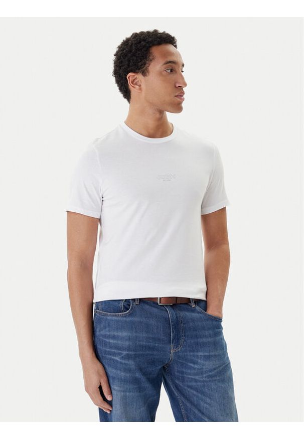 Guess T-Shirt M2YI72 I3Z14 Biały Slim Fit. Kolor: biały. Materiał: bawełna