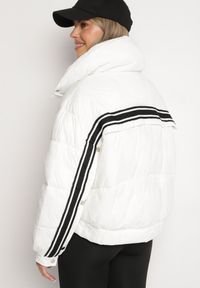 Born2be - Biała Pikowana Kurtka o Kroju Oversize ze Ściągaczem i Kieszeniami Zinnova. Okazja: na co dzień. Kolor: biały. Materiał: jeans. Długość rękawa: długi rękaw. Długość: długie. Styl: casual, klasyczny, elegancki #3