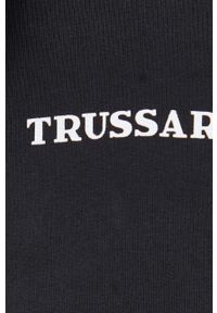 Trussardi Jeans - Trussardi bluza bawełniana męska kolor czarny z kapturem z nadrukiem. Okazja: na co dzień. Typ kołnierza: kaptur. Kolor: czarny. Materiał: bawełna. Wzór: nadruk. Styl: casual #5