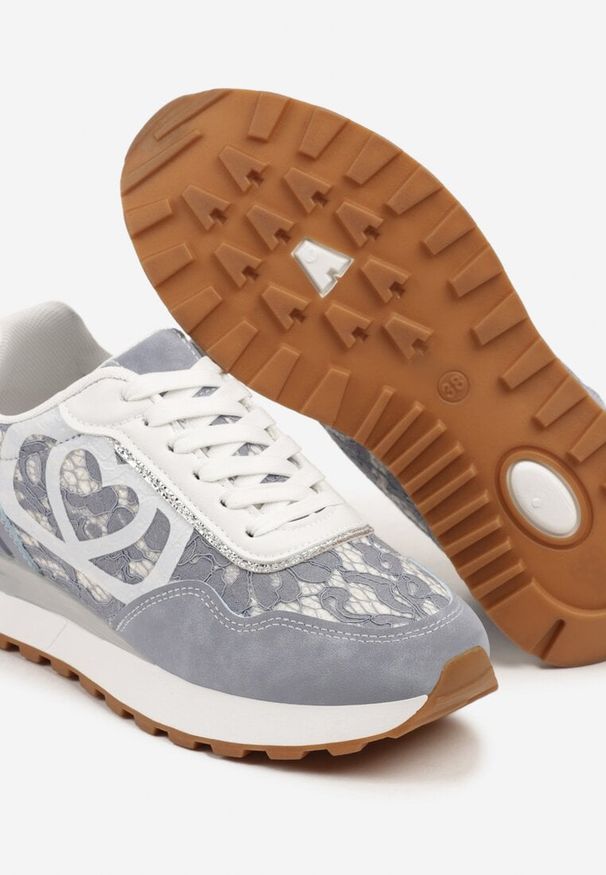 Renee - Niebieskie Sneakersy z Koronkowymi Zdobieniami Dallriva. Okazja: na co dzień. Kolor: niebieski. Materiał: koronka. Wzór: aplikacja. Obcas: na płaskiej podeszwie