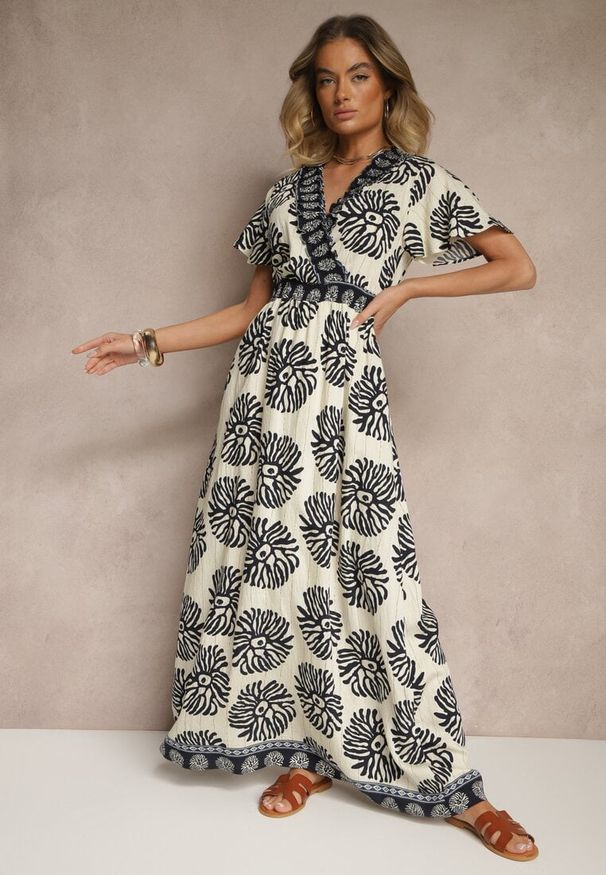 Renee - Niebieska Sukienka w Print Boho z Wiskozy Rozkloszowana z Dekoltem V Palarina. Typ kołnierza: dekolt w kształcie V. Kolor: niebieski. Materiał: wiskoza. Wzór: nadruk. Sezon: lato. Typ sukienki: rozkloszowane. Styl: boho