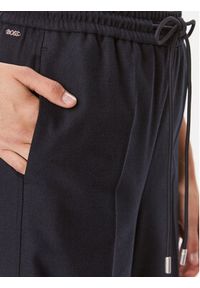 BOSS - Boss Spodnie materiałowe Tavite 50502722 Granatowy Relaxed Fit. Kolor: niebieski. Materiał: materiał, syntetyk