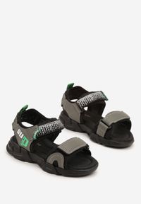 Born2be - Szaro-Zielone Sportowe Sandały ze Skórzaną Wkładką i Napisami Saviore. Okazja: na co dzień, na spacer. Zapięcie: rzepy. Kolor: szary. Materiał: skóra. Wzór: napisy. Styl: sportowy #3