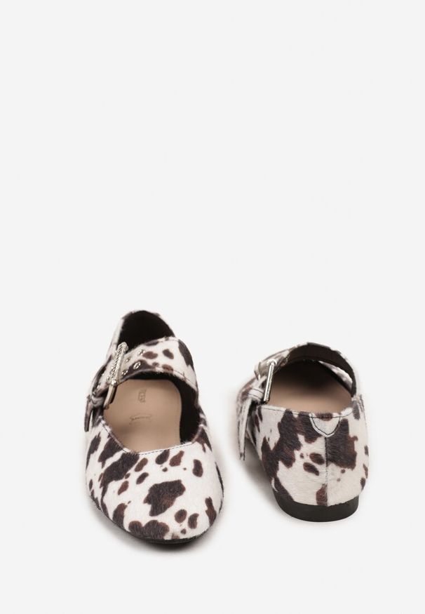 Renee - Brązowo-Białe Balerinki Vices w Krowie Łaty w Stylu Mary Jane ze Skórzaną Wkładką Rilaneia. Okazja: na co dzień. Kolor: brązowy. Materiał: skóra. Wzór: grochy. Styl: klasyczny, casual