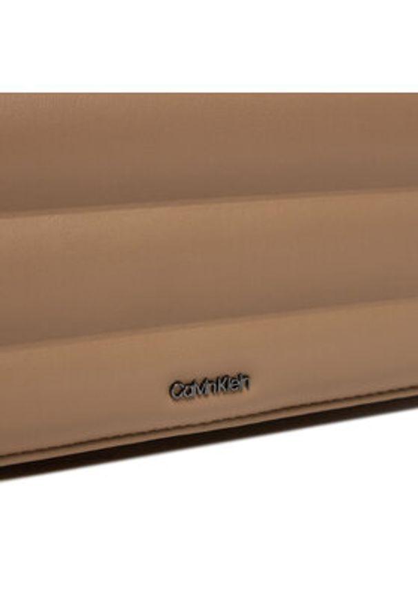 Calvin Klein Torebka Line Quilt Md Conv Shoulder Bag K60K612117 Brązowy. Kolor: brązowy. Materiał: skórzane